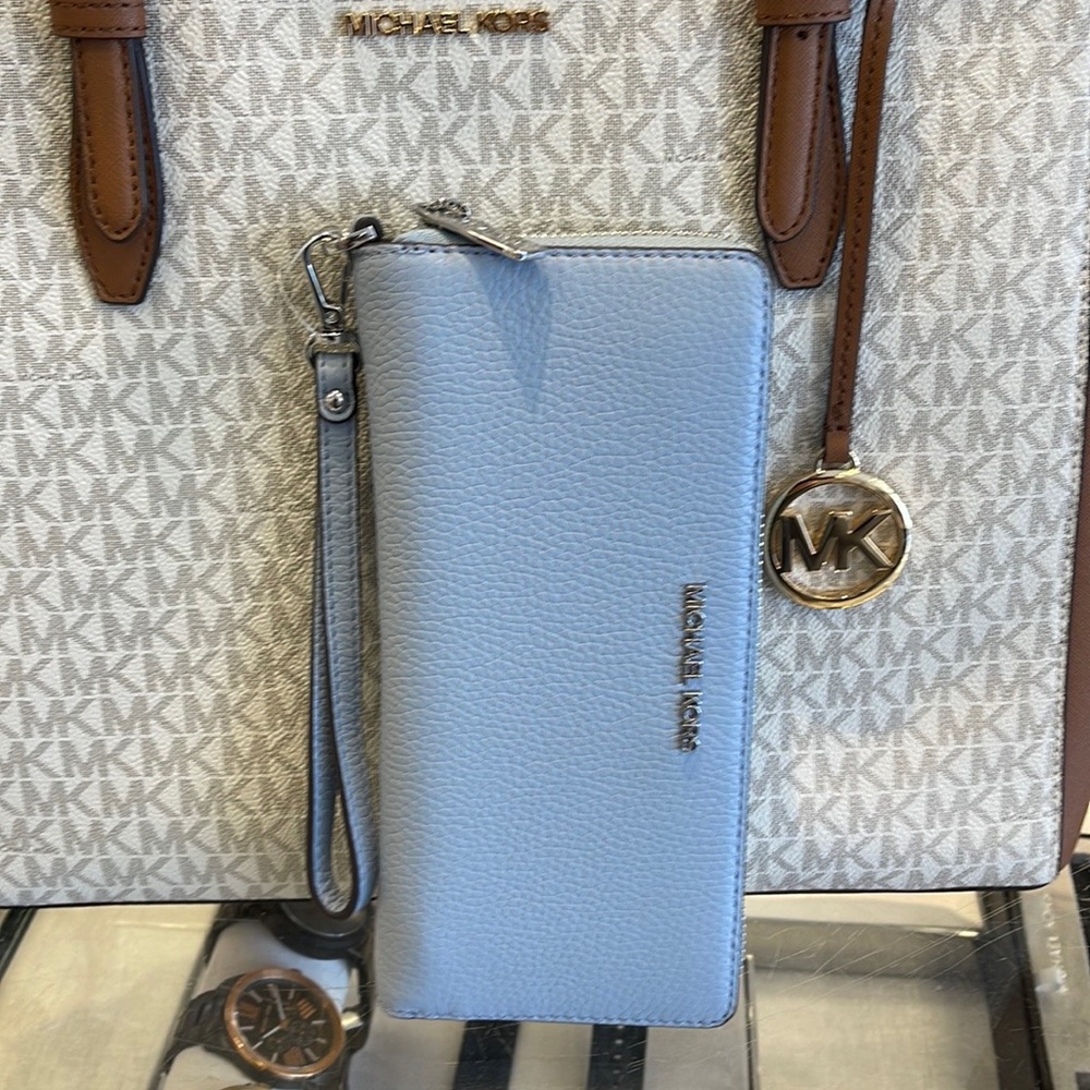 MICHAEL KORS
Leather Continental Wristlet Phone Case Wallet 
Pale Ocean